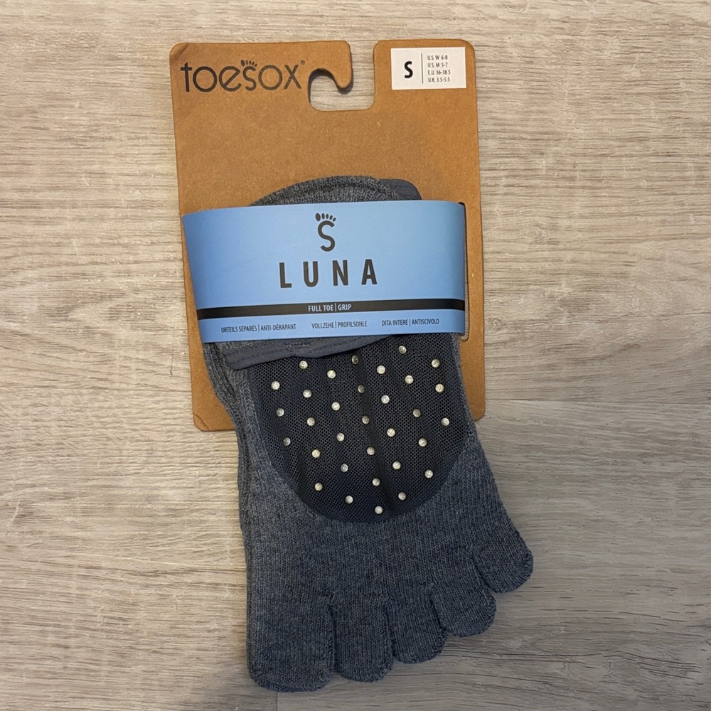 toesox Luna Men's Full-Toe Grip Socks - Dark Gray with Black Grip